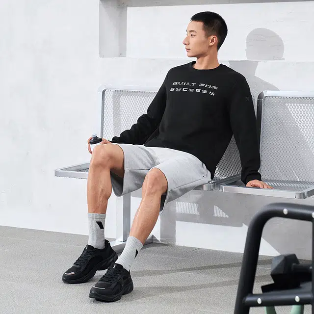 特步 综训系列 字母印花圆领套头休闲运动长袖卫衣 男款