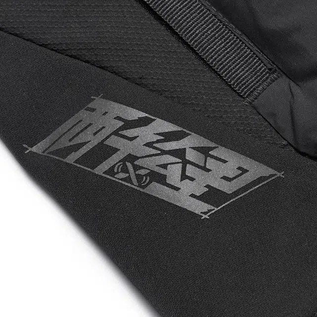 特步   专业跑步系列立领拉链保暖修身  羽绒马甲  女款  正黑色