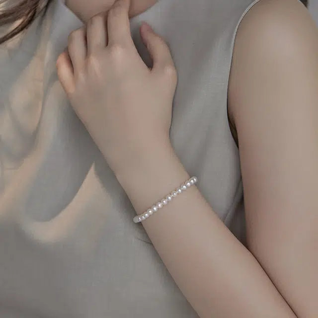 ADHORA 18K