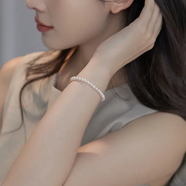 ADHORA 18K