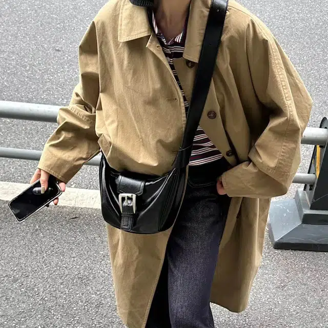都宝路 个性辣妹机车褶皱复古油蜡美拉德风 合成革 斜挎包 常规 女款 黑色/棕色