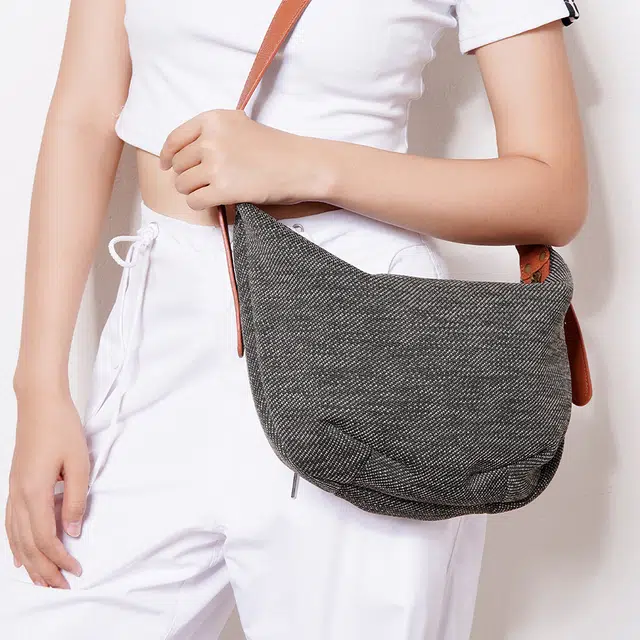都宝路 个性复古休闲通勤饺子包 织物拼合成革 斜挎包 中号 女款 绿色/黑色