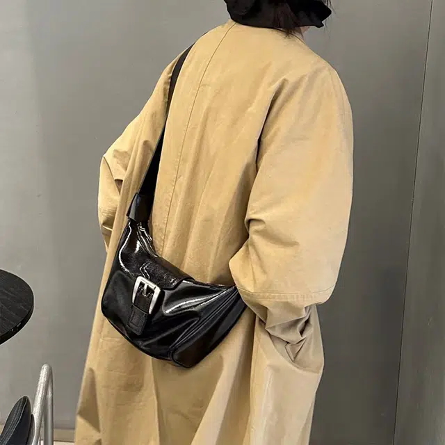 都宝路 个性辣妹机车褶皱复古油蜡美拉德风 合成革 斜挎包 常规 女款 黑色/棕色