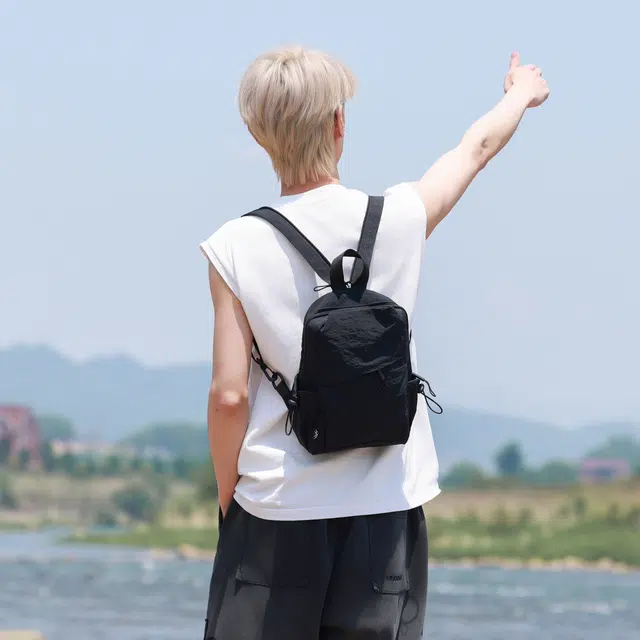 意酷 轻便高颜值旅行百搭通勤 尼龙 双肩包 常规 男女同款情侣款 多色
