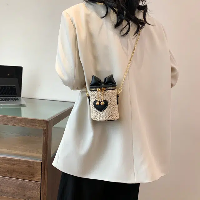 意酷 夏天夏季百搭可爱女 编织 单肩包 女款 白色/黑色/卡其色/棕色