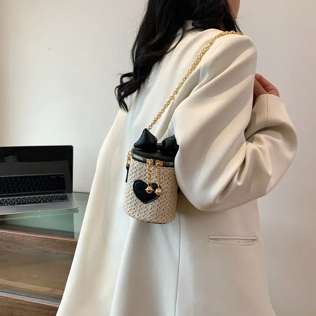 意酷 夏天夏季百搭可爱女 编织 单肩包 女款 白色/黑色/卡其色/棕色