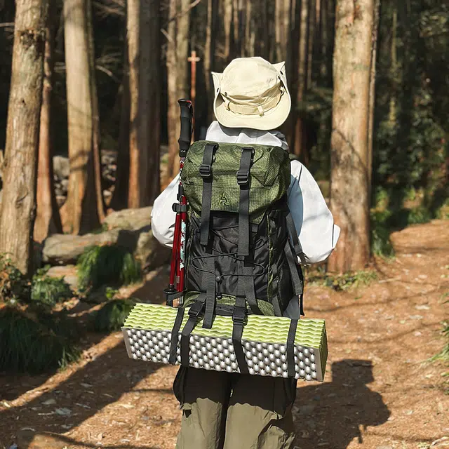 意酷 背包运动出差旅游轻松出行 尼龙 双肩包 男女同款情侣款 多色