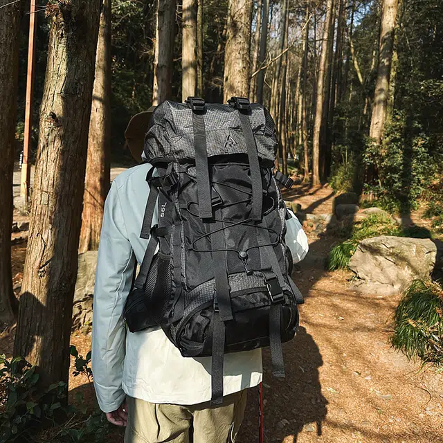 意酷 背包运动出差旅游轻松出行 尼龙 双肩包 男女同款情侣款 多色