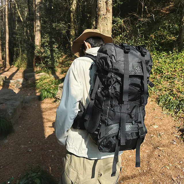 意酷 背包运动出差旅游轻松出行 尼龙 双肩包 男女同款情侣款 多色