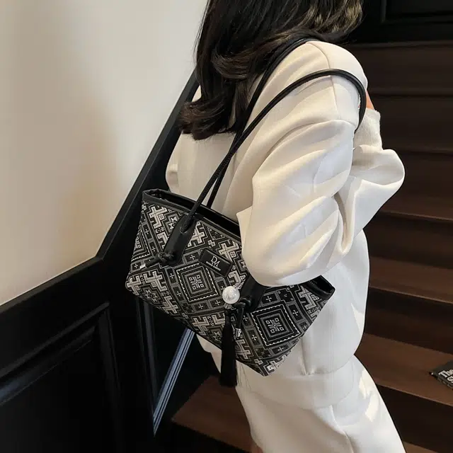 意酷 刺绣时尚百搭小众设计 布 单肩包 女款 多色