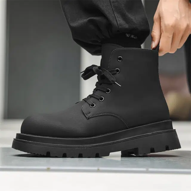 健休 二层牛皮 商务潮流简约 中筒 马丁靴 男款 黑色