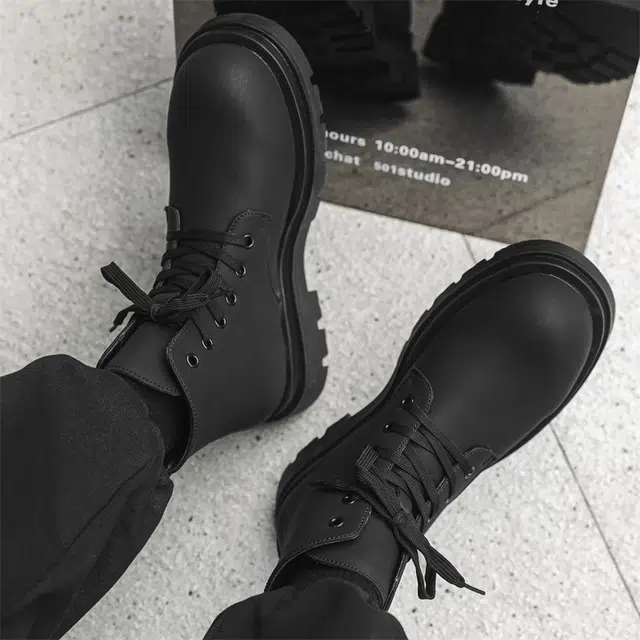 健休 二层牛皮 商务潮流简约 中筒 马丁靴 男款 黑色