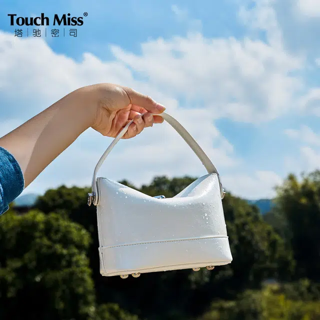 TOUCH MISS