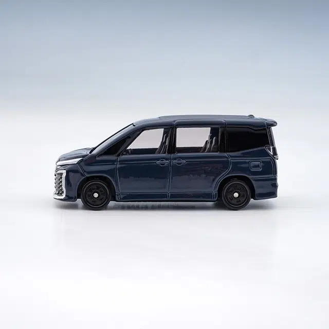 TAKARA TOMY 164 VOXY