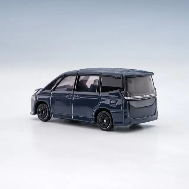 TAKARA TOMY 164 VOXY