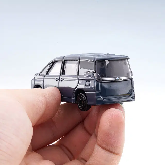 TAKARA TOMY 164 VOXY