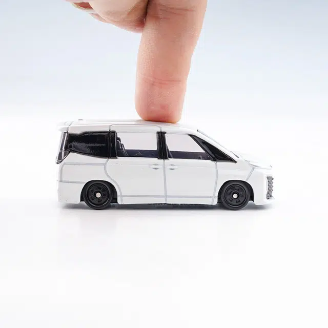 TAKARA TOMY 164 VOXY