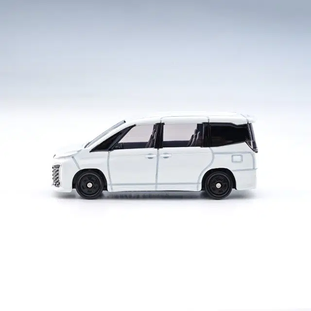 TAKARA TOMY 164 VOXY
