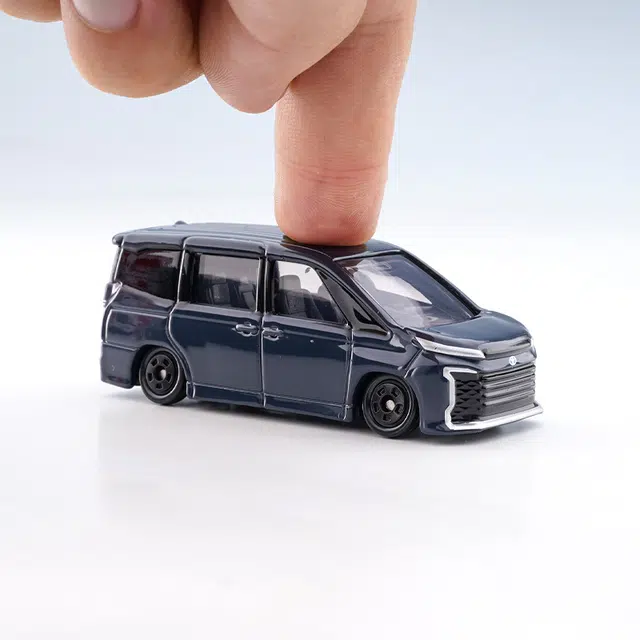 TAKARA TOMY 164 VOXY