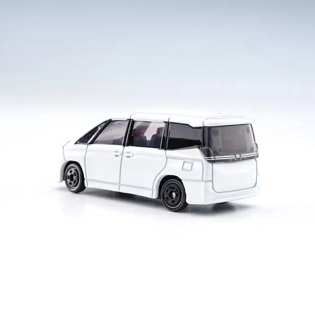 TAKARA TOMY 164 VOXY