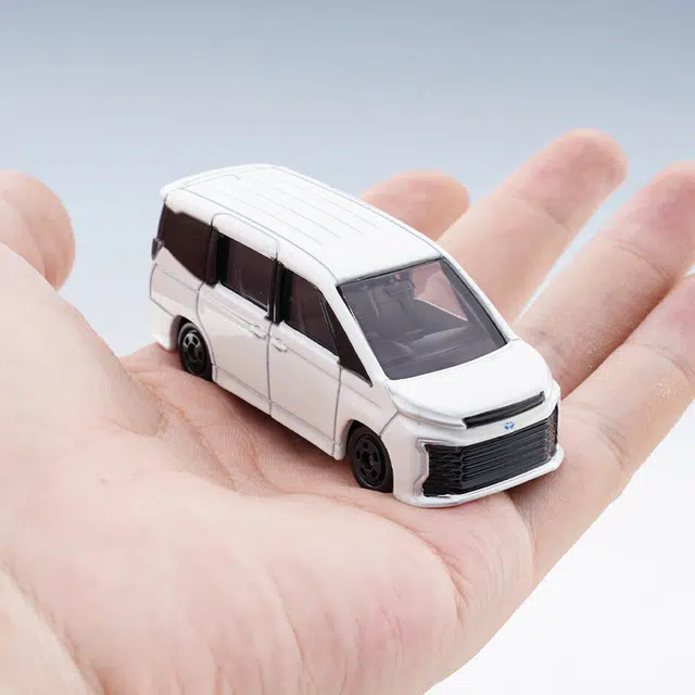 TAKARA TOMY 164 VOXY