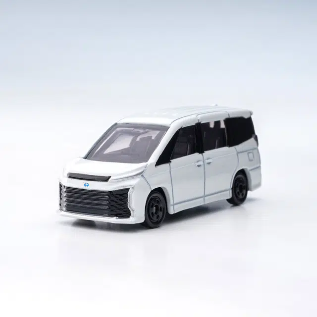 TAKARA TOMY 164 VOXY