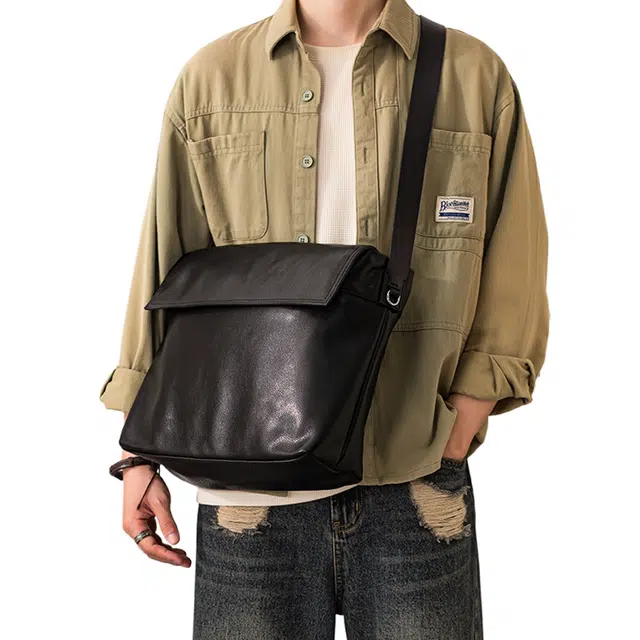 后步 原创日式简约通勤真皮 牛皮 斜挎单肩包 大号 男女同款情侣款 黑色