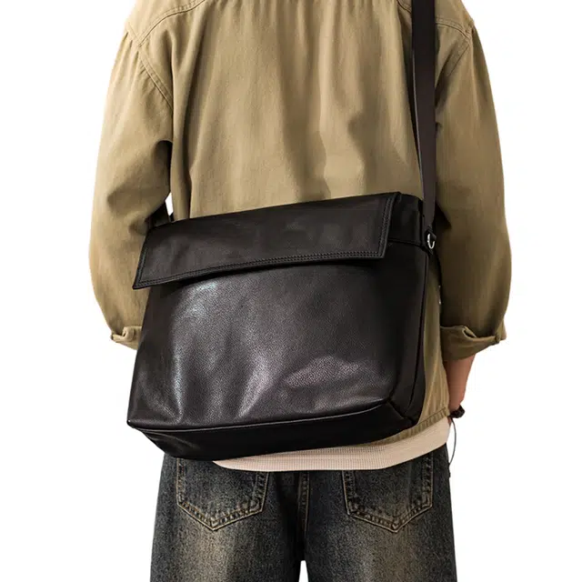 后步 原创日式简约通勤真皮 牛皮 斜挎单肩包 大号 男女同款情侣款 黑色
