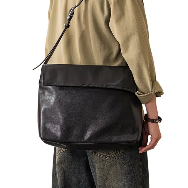 后步 原创日式简约通勤真皮 牛皮 斜挎单肩包 大号 男女同款情侣款 黑色