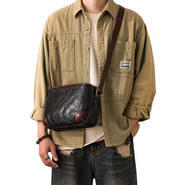 后步 小众原创设计复古质感高级撞色老钱风休闲 头层牛皮 斜挎包 常规 男款 黑色