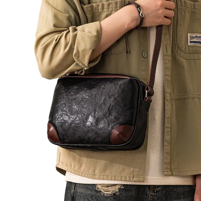 后步 小众原创设计复古质感高级撞色老钱风休闲 头层牛皮 斜挎包 常规 男款 黑色