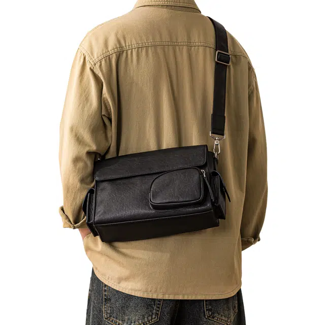 后步 小众百搭不撞款设计休闲高级感日常通勤 头层植鞣牛皮 单肩包 中号 男女同款情侣款 黑色