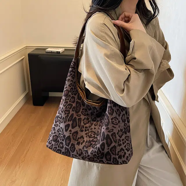 三只小鸭 时尚复古腋下包潮流时尚大容量托特包 皮绒 单肩包 女款 黑色/卡其色/棕色/咖啡色