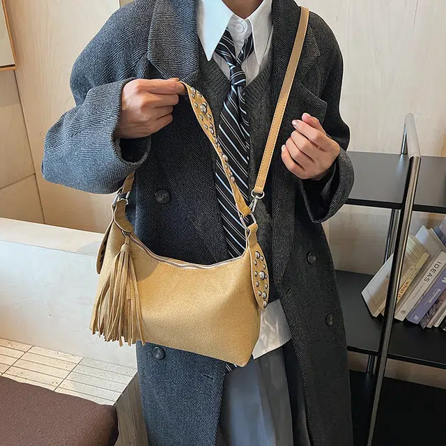 三只小鸭 韩版时尚高级感复古通勤百搭 麂皮绒 腋下包单肩包 女款 卡其色/绿色/咖色/黑色