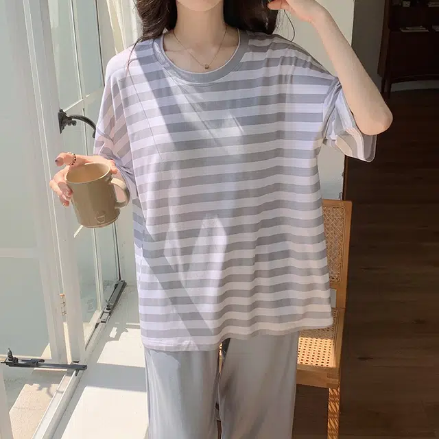 花季的故事 舒适休闲带胸垫圆领短袖松紧腰七分裤睡衣套装 女款 灰白条纹