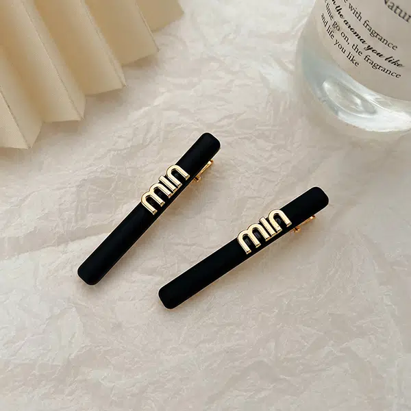 左欧 精致轻奢前额刘海夹简约休闲黑金字母侧边发夹无痕碎发 边夹 女款