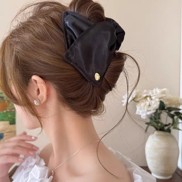 左欧 三角贝壳高级感赫本风半扎发大号鲨鱼 缎面 发夹 女款