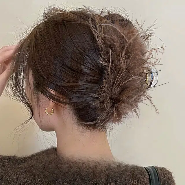 左欧 咖色羽毛抓夹 高级感大号鲨鱼夹子 毛毛绒 亚克力 发夹 女款