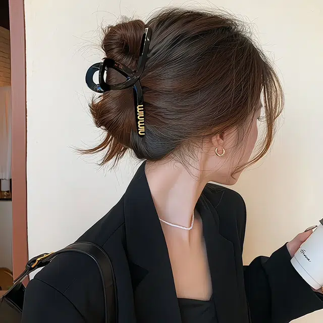 左欧 黑色大号抓夹发量多后脑勺盘发高级感鲨鱼夹子 亚克力 发夹 女款