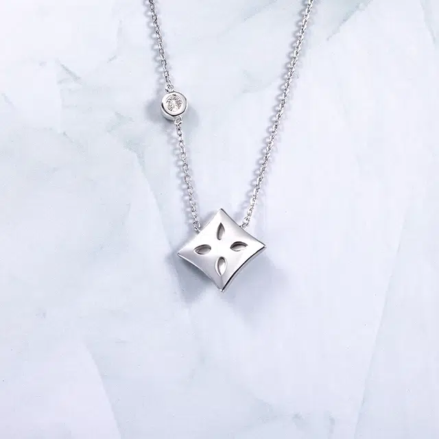 925