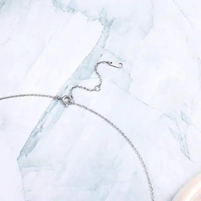 925