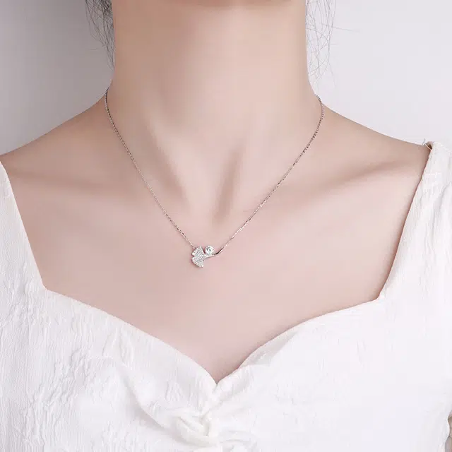 925