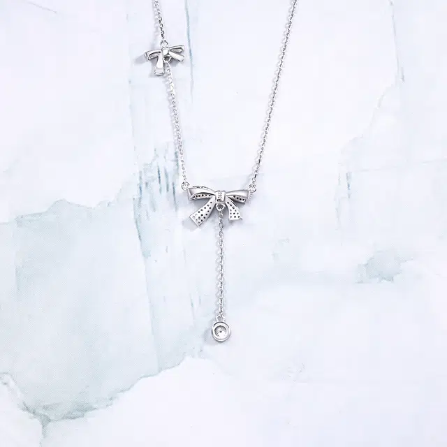 925
