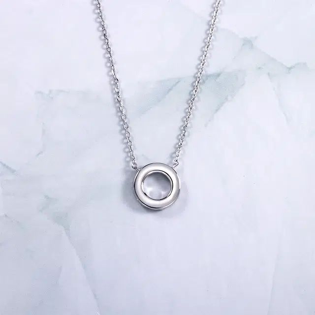 925