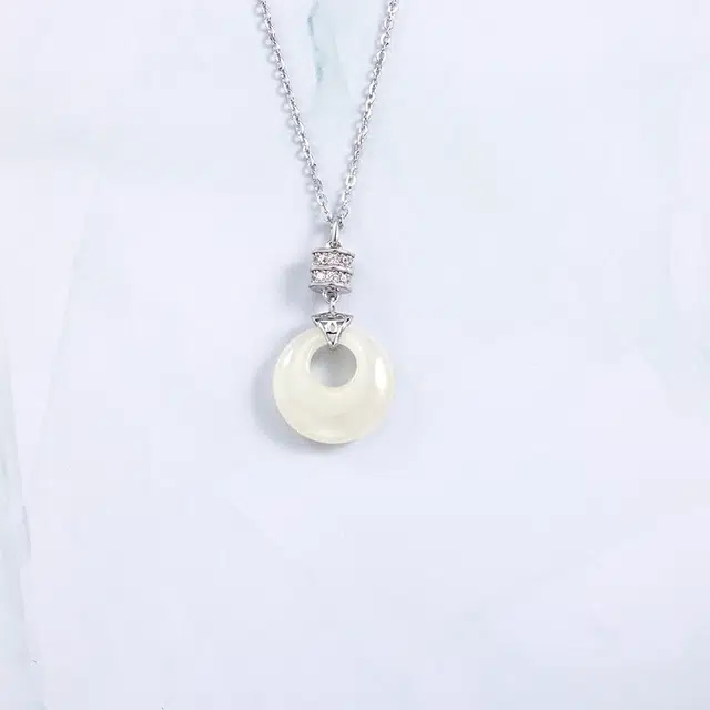 925