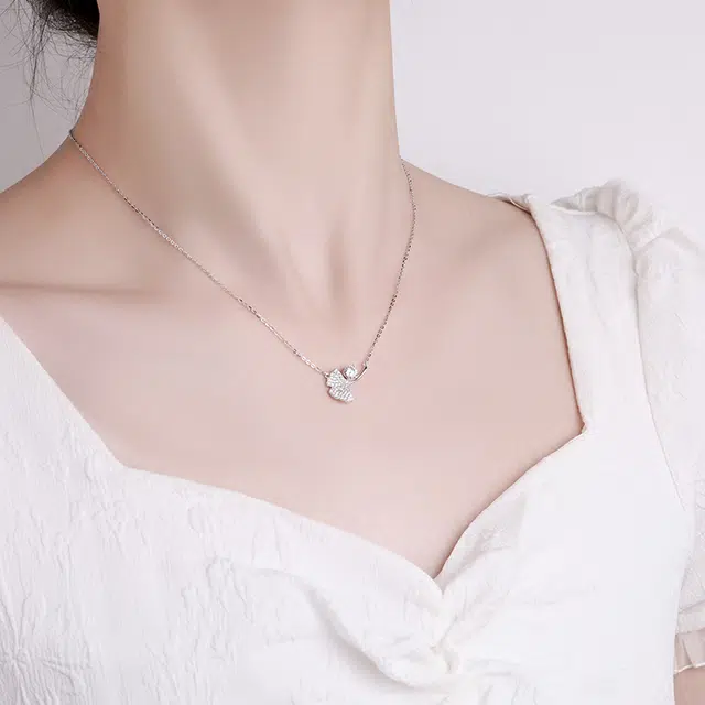 925