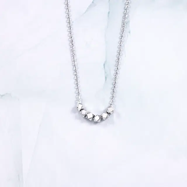 925