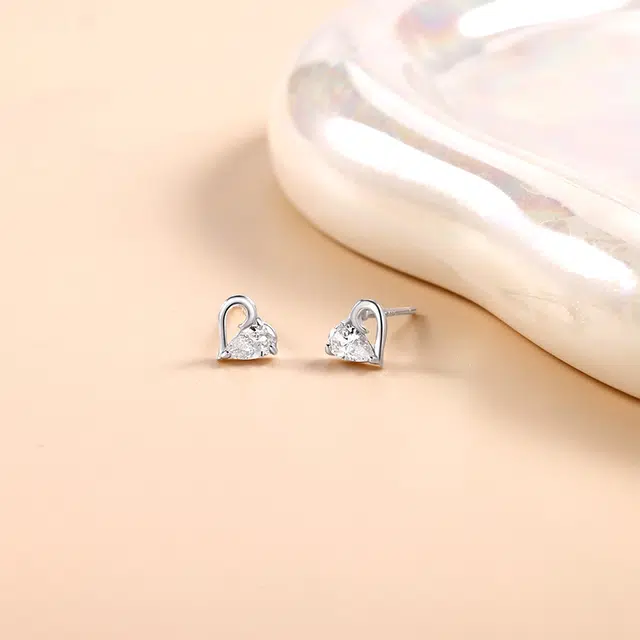 925