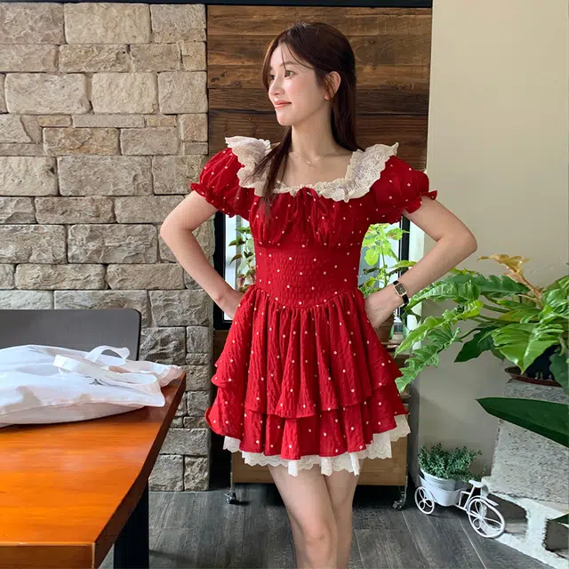 依钗 舒适通勤百搭简约休闲温柔风服饰短袖连衣裙 女款