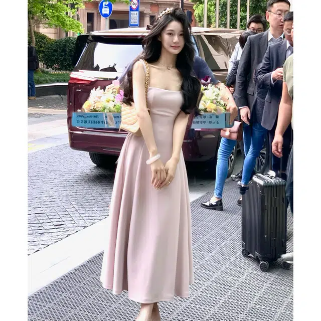 哒头下雨不愁 高级温柔法式合身纯色方领长款气质吊带连衣裙 女款